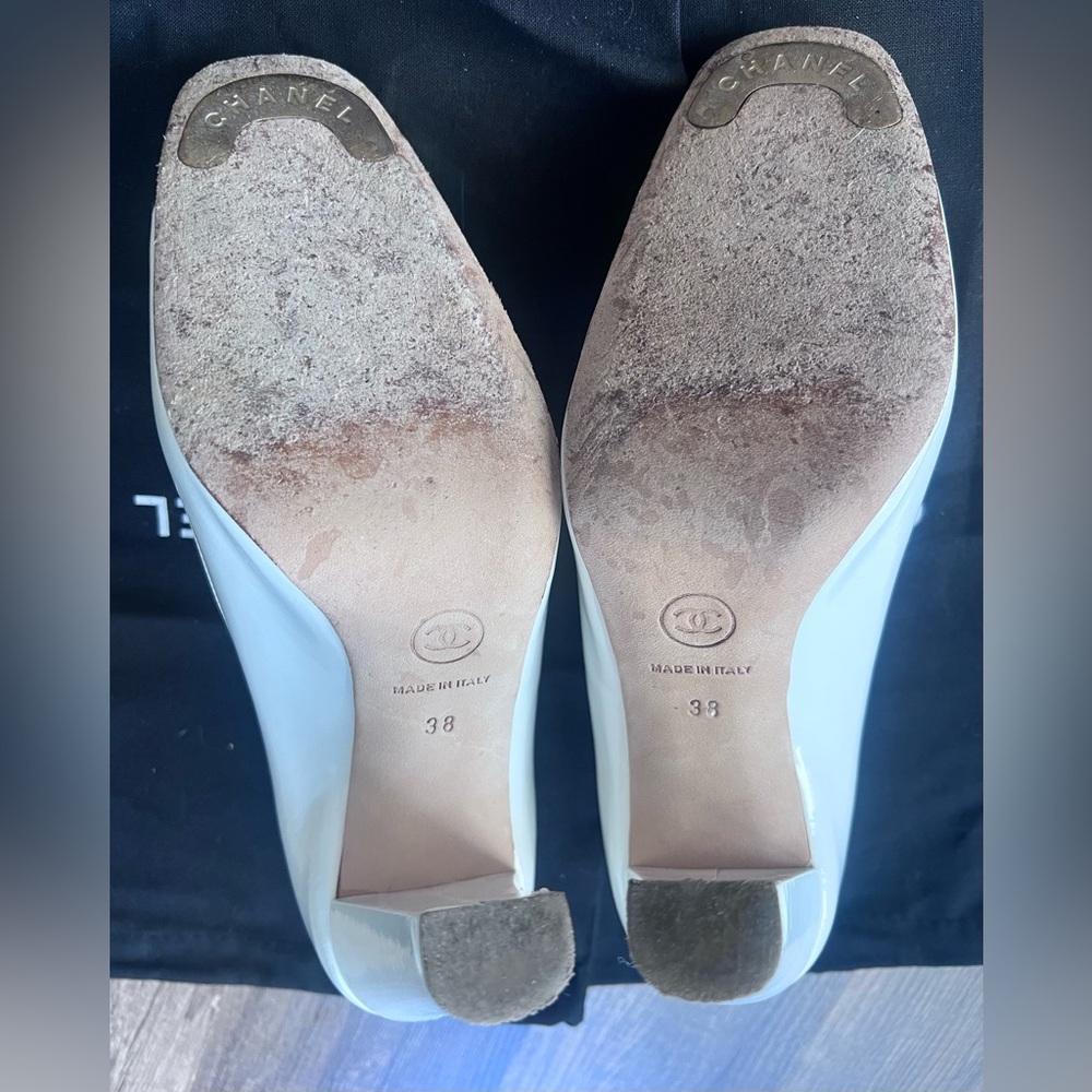 Vintage Chanel pumps Elegant White and Black Women's Heels EUC Womens 8 - Picture 6 of 11